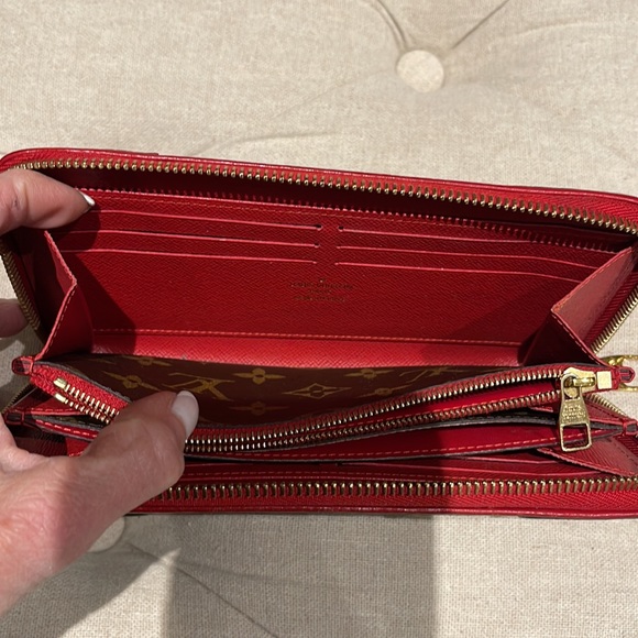 Louis Vuitton Zippy Retiro Wallet - Picture 10 of 17